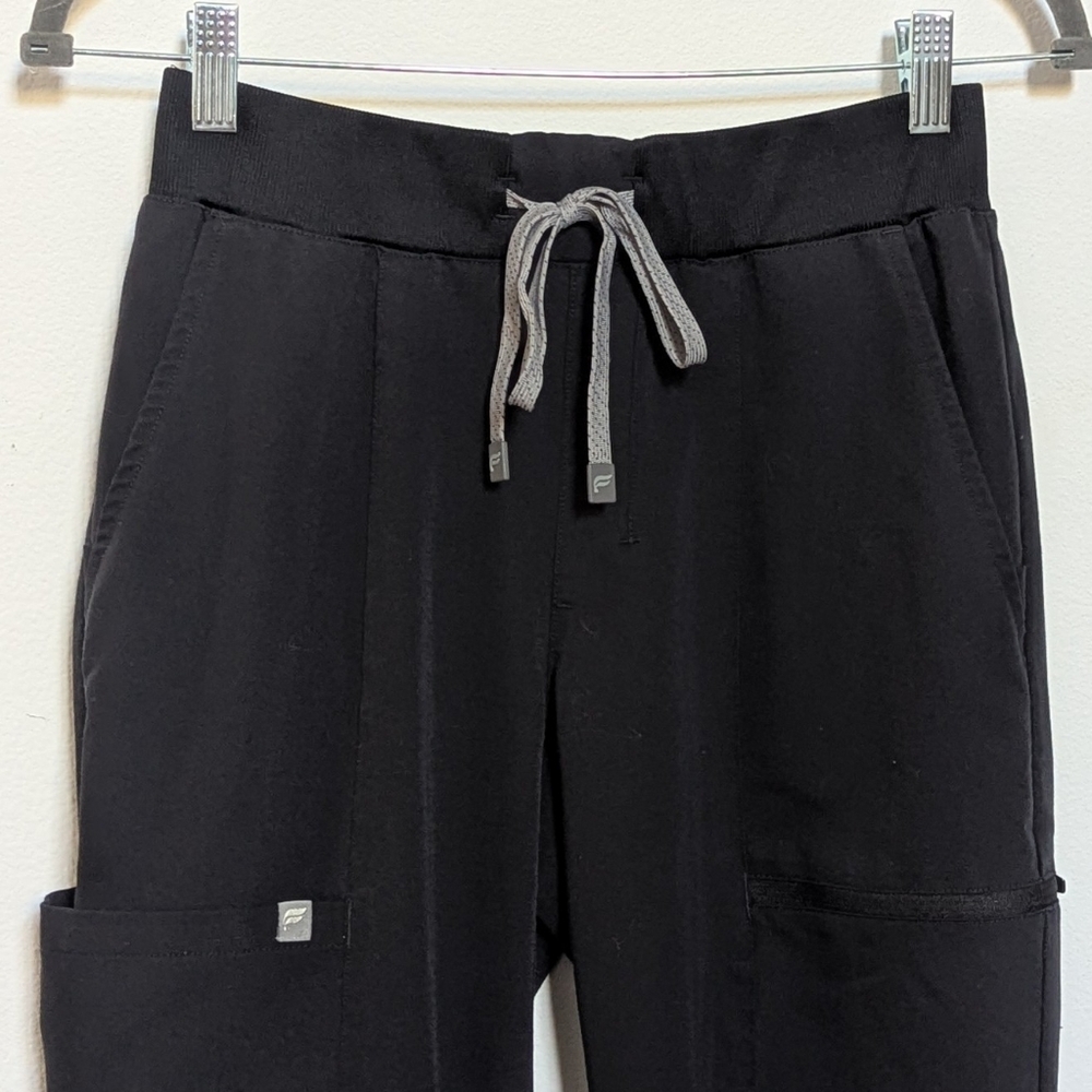 Fabletics Scrub Set | Small - Picture 9 of 16